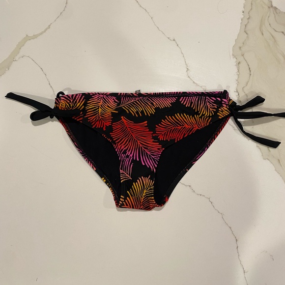 LA VIE EN ROSE BIKINI BOTTOMS - Picture 1 of 5